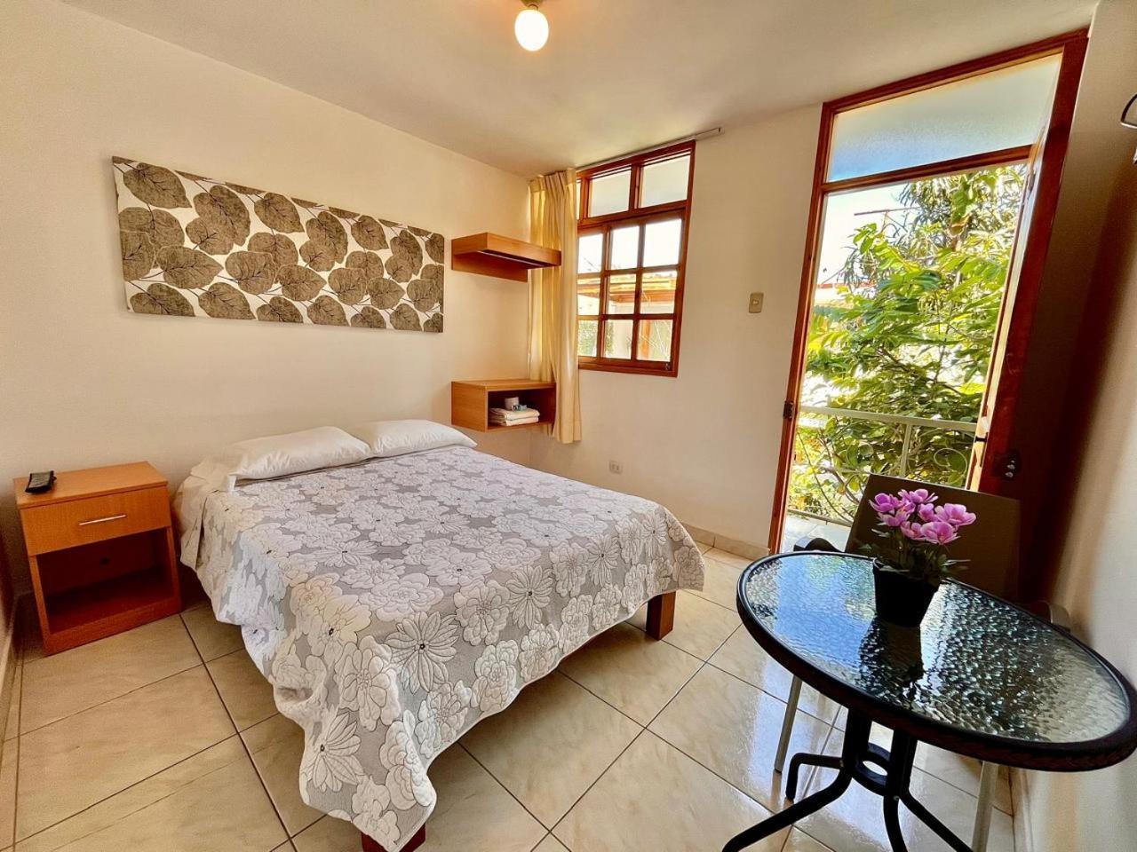 El Huerto Hostel Ика Екстериор снимка