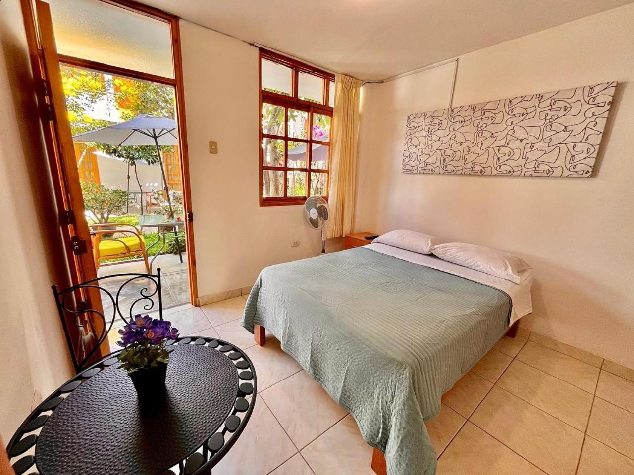 El Huerto Hostel Ика Екстериор снимка